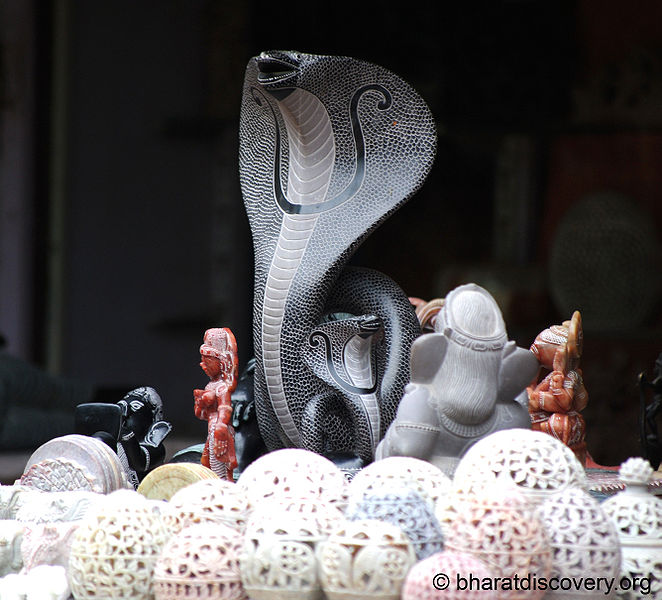 File:Snake-Mahabalipuram.jpg