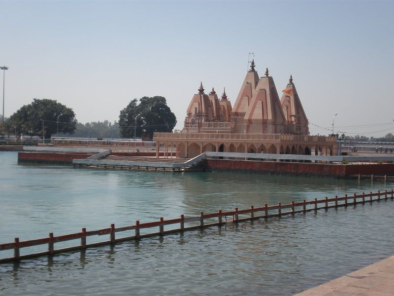 File:Brahma-Sarovar-Kurukshetra.jpg