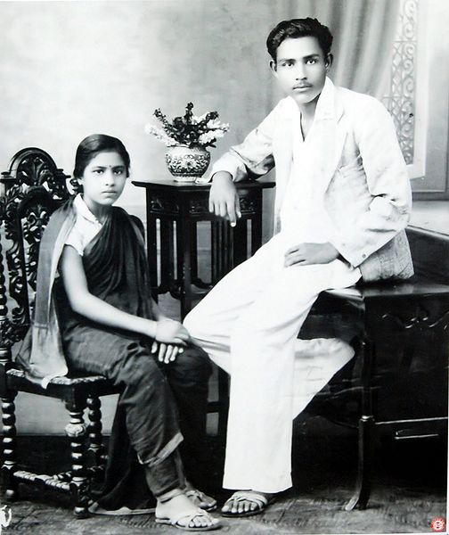 File:Muktibodh-with-wife.jpg