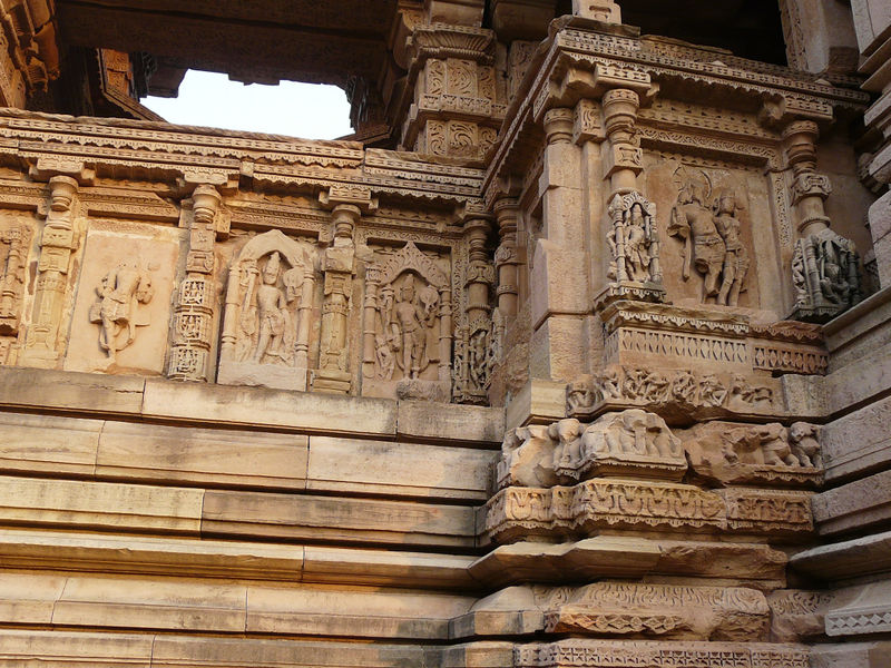File:Saas-Bahu temple-13.jpg
