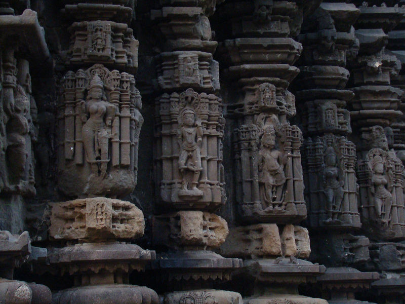 File:Shiva-Temple-Ambarnath-2.jpg
