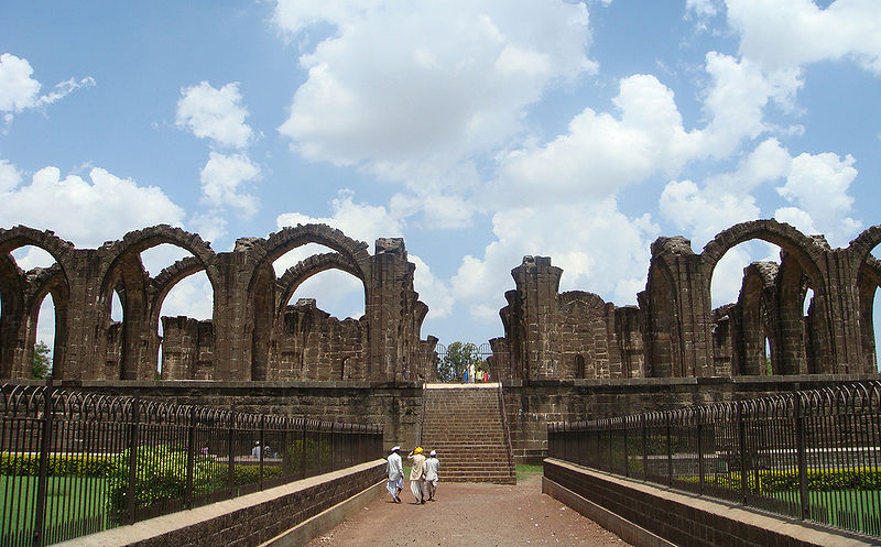 File:Barah-Kaman-Bijapur.jpg