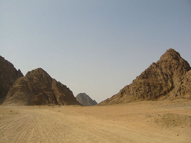 File:Desert-Mountain.jpg