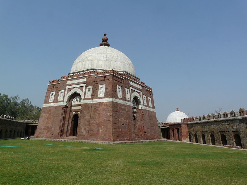 File:Tomb-Of-Ghayasuddin-Tughlak-1.jpg