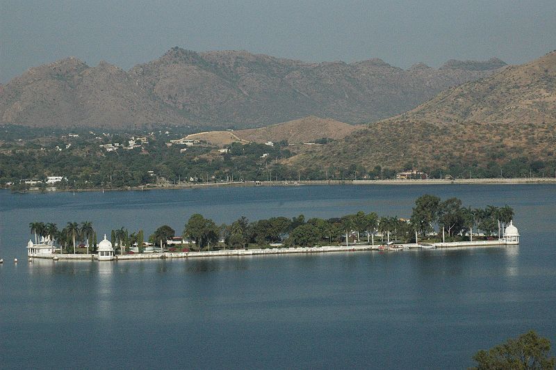 File:Jag-Niwas-Island-Udaipur.jpg