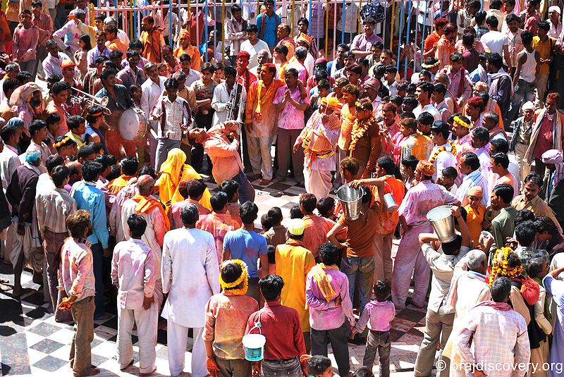 File:Baldev-Holi-Mathura-9.jpg
