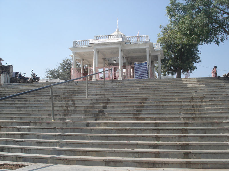 File:Beneshwar-Dham-Dungarpur-6.jpg