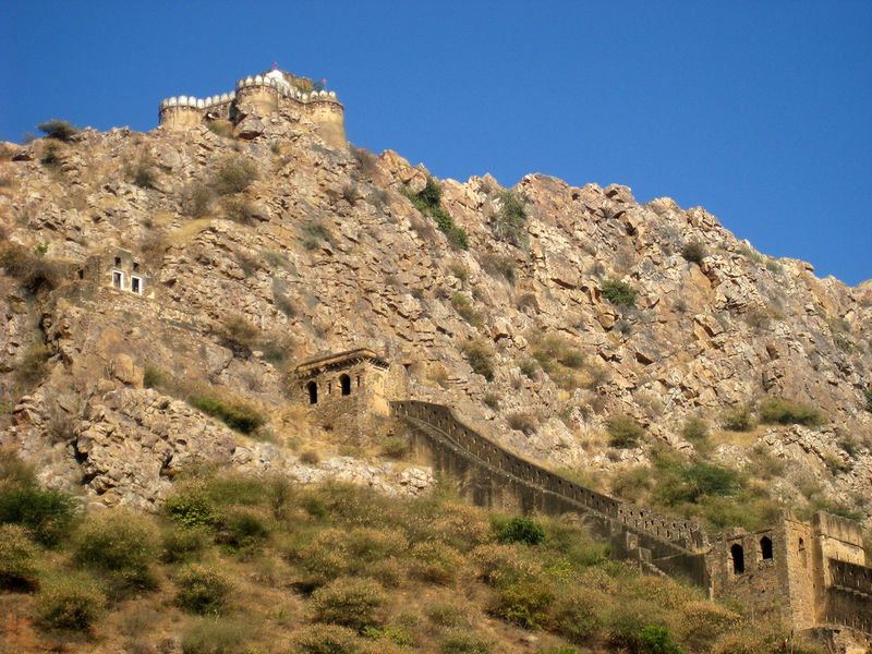 File:Bala-Quila-Alwar-1.jpg