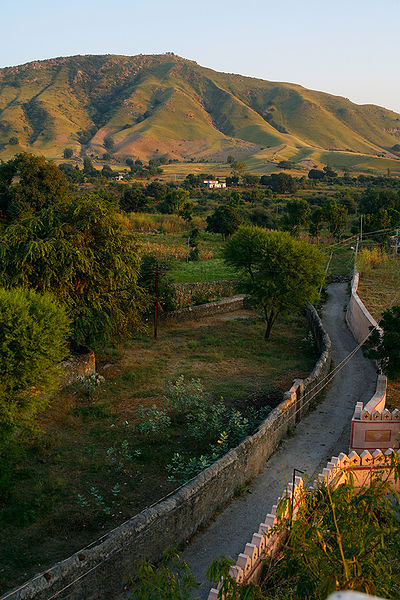 File:Aravalli-Mountains.jpg