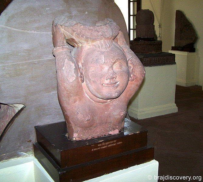 File:Smiling-Yaksha-Carrying-A-Bowl-Mathura-Museum-42.jpg