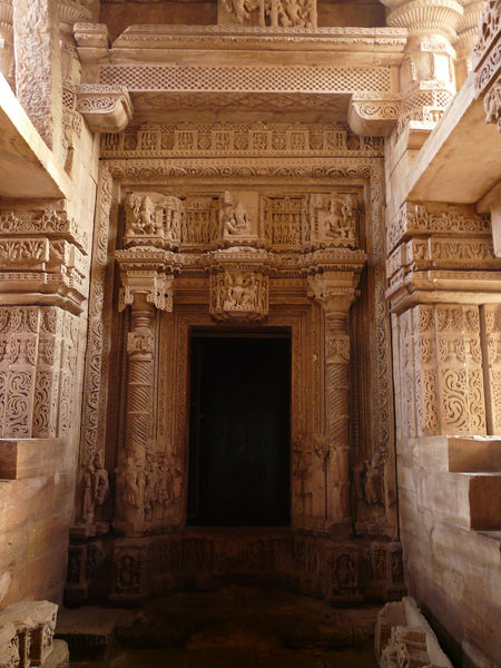 File:Saas-Bahu temple-3.jpg