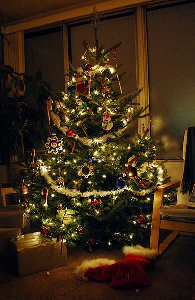 चित्र:Christmas-Tree.jpg