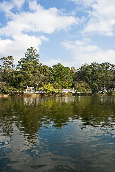 File:Wards-Lake-Shillong.jpg