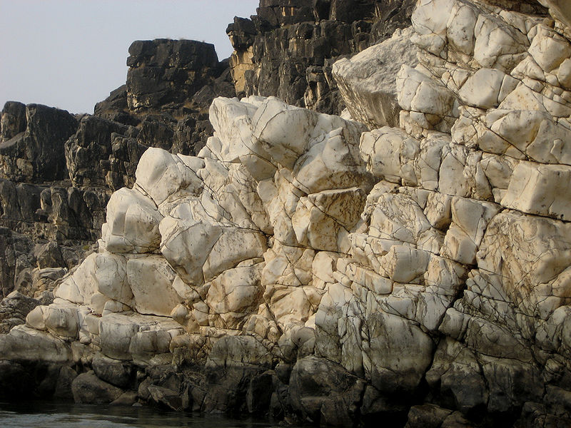 File:Marble-Rocks-Bhedaghat-Jabalpur.jpg