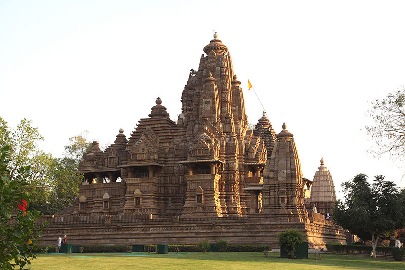 चित्र:Laxman-Temple-Khajuraho.jpg