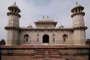Itmad-Ud-Daulah-Tomb-Agra-1.jpg
