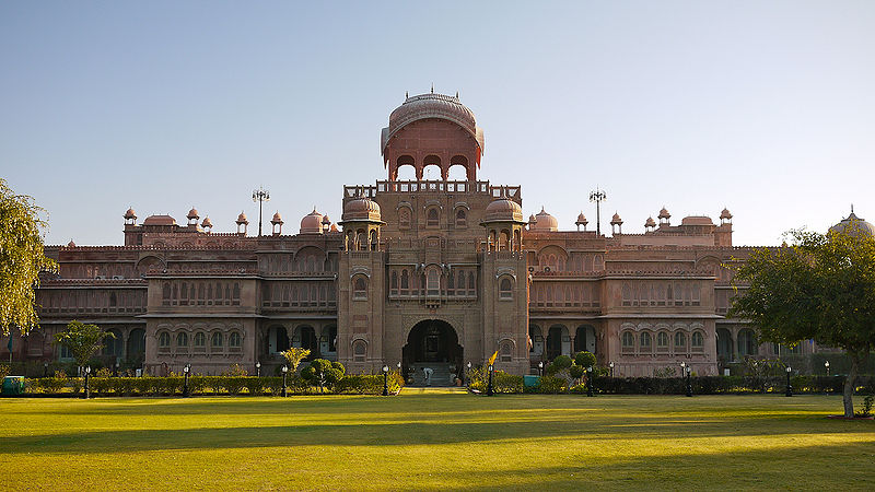 File:Laxmi-Niwas-Palace.jpg