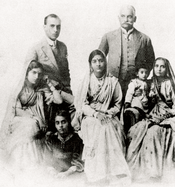 File:Jawahar-Lal-Nehru-Family.jpg